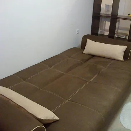 родина- Rey&mar アパート